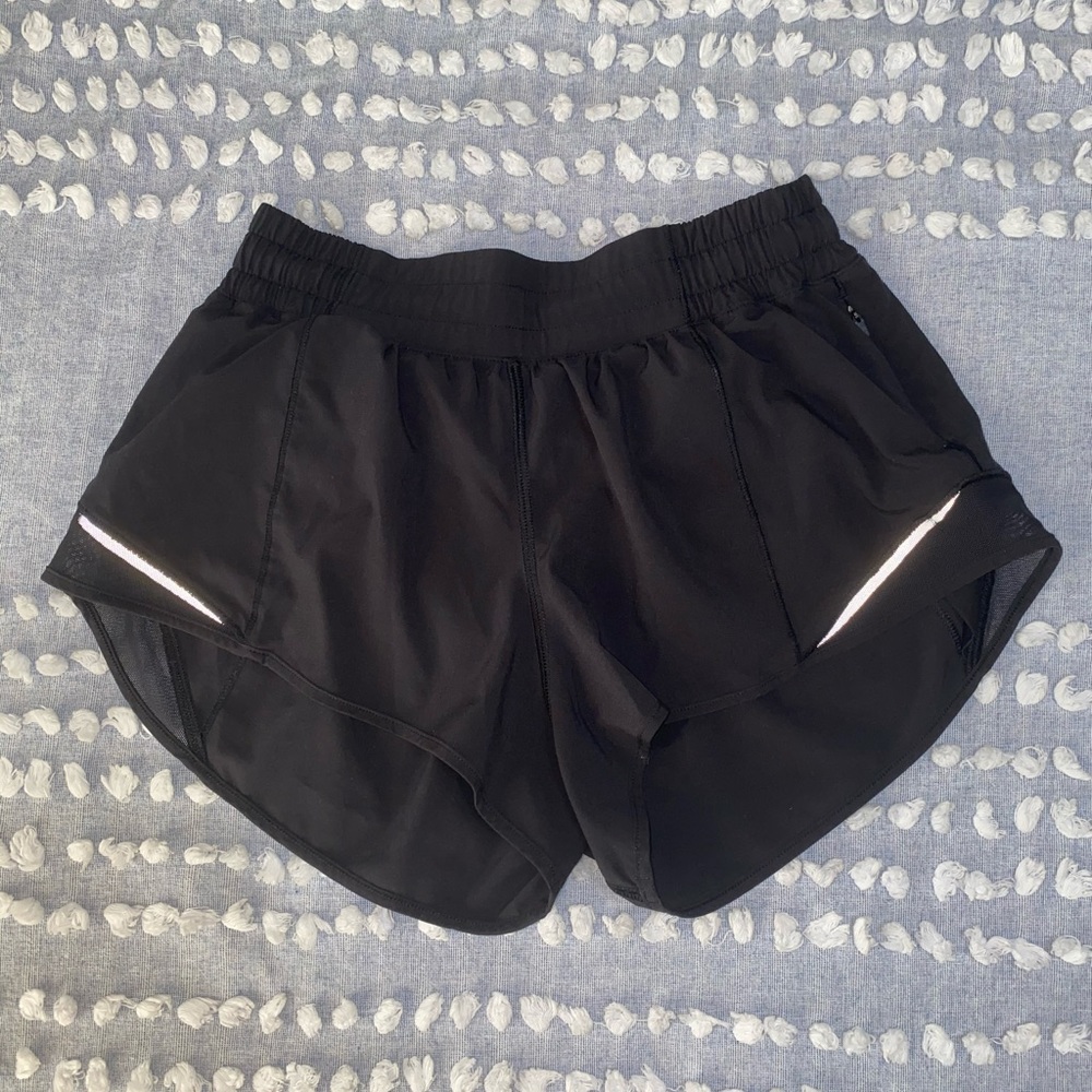 Lululemon hotty hot shorts 2.5”